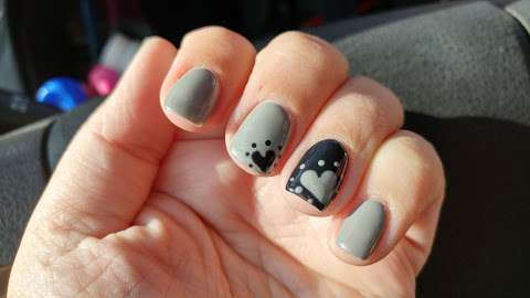 Q Nails and Spa
